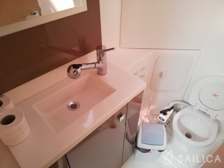 Lucia 40 - Yacht Charter Sailica