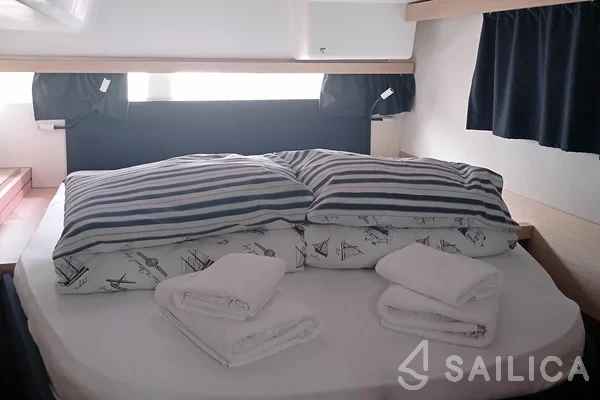 Lucia 40 - Yacht Charter Sailica