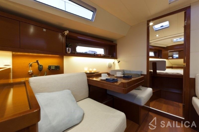 Oceanis 41 - Yacht Charter Sailica