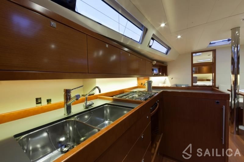 Oceanis 41 - Yacht Charter Sailica