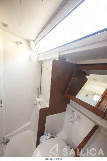Oceanis 41 - Yacht Charter Sailica