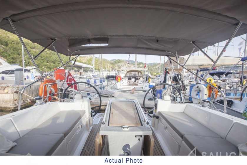 Oceanis 41 - Yacht Charter Sailica