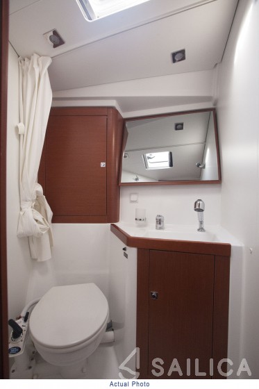 Oceanis 41 - Yacht Charter Sailica