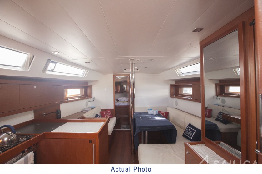 Oceanis 41 - Yacht Charter Sailica
