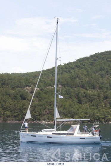 Oceanis 41 - Yacht Charter Sailica