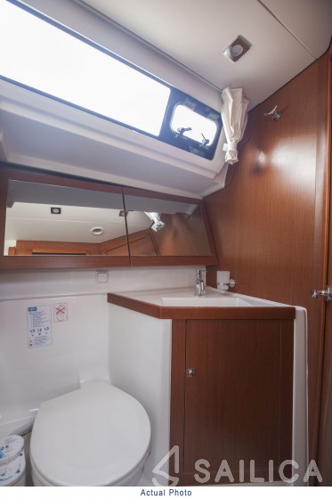 Oceanis 41 - Yacht Charter Sailica