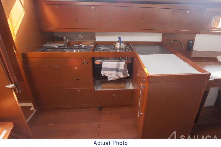 Oceanis 41 - Yacht Charter Sailica