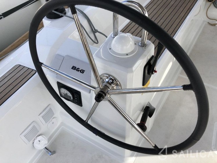 Oceanis 38.1 - Yacht Charter Sailica