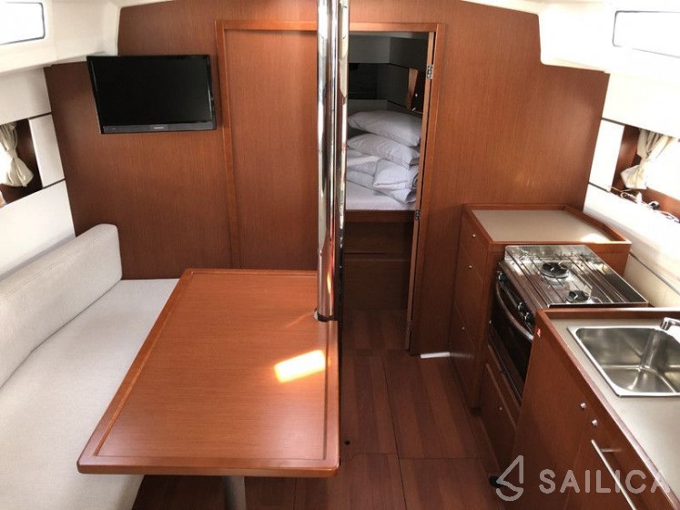 Oceanis 38.1 - Yacht Charter Sailica