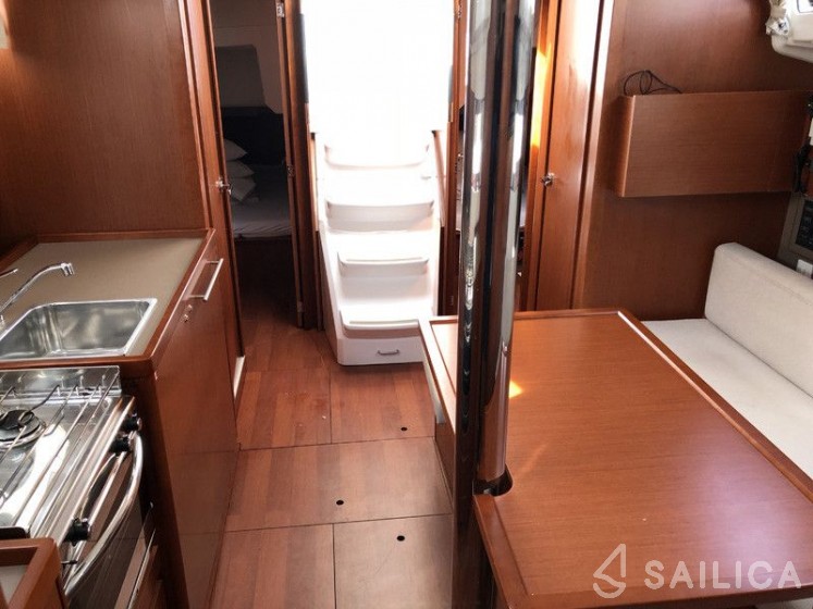 Oceanis 38.1 - Yacht Charter Sailica