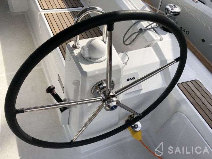 Oceanis 38.1 - Yacht Charter Sailica