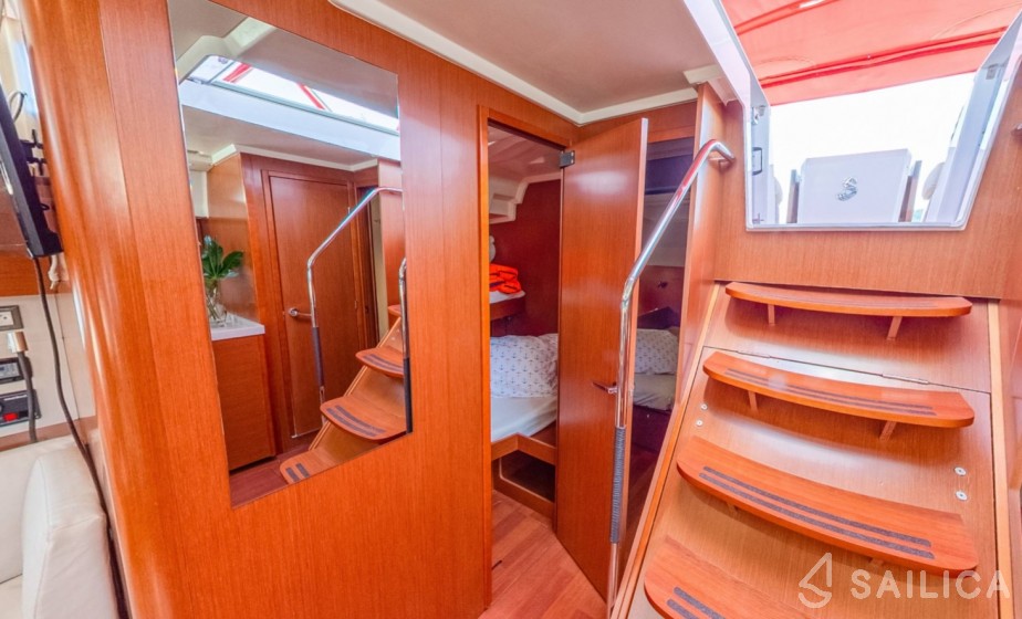 Oceanis 51.1 - Yacht Charter Sailica