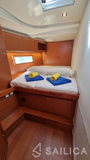 Oceanis 51.1 - Yacht Charter Sailica