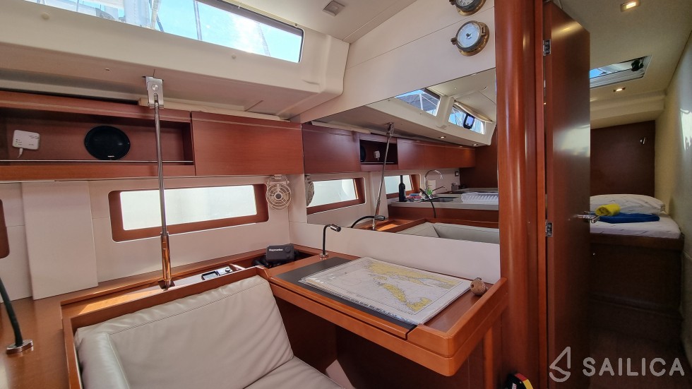Oceanis 51.1 - Yacht Charter Sailica