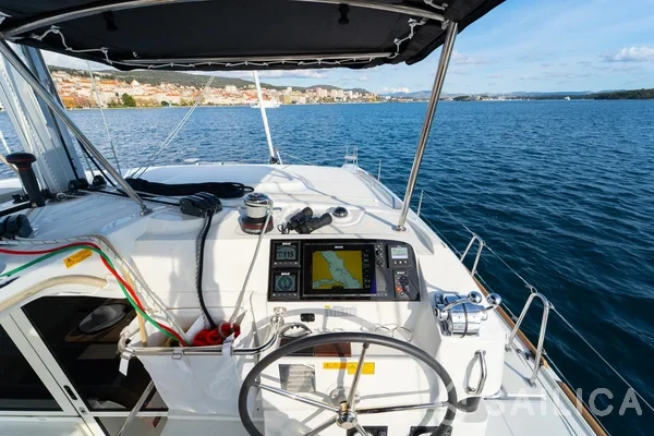 Lagoon 40 - Yacht Charter Sailica