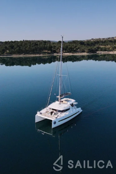 Bali 4.1 - Yacht Charter Sailica