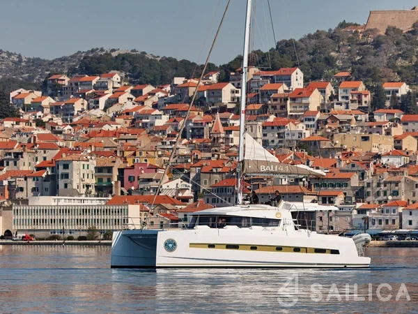 Bali 4.1 - Yacht Charter Sailica