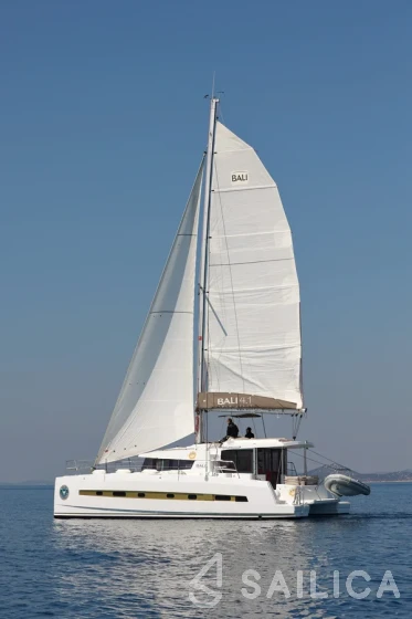 Bali 4.1 - Yacht Charter Sailica