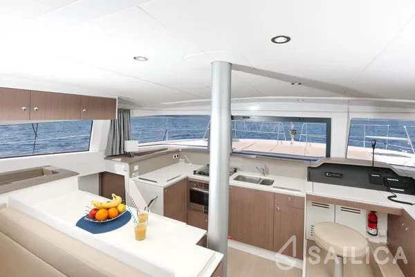 Bali 4.1 - Yacht Charter Sailica