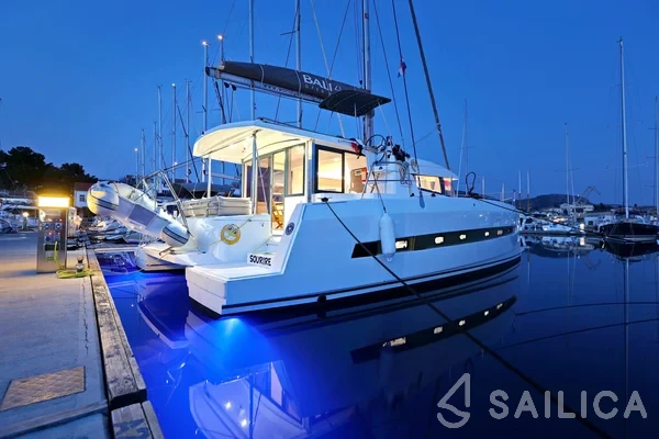 Bali 4.1 - Yacht Charter Sailica