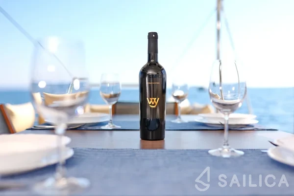 Bali 4.1 - Yacht Charter Sailica