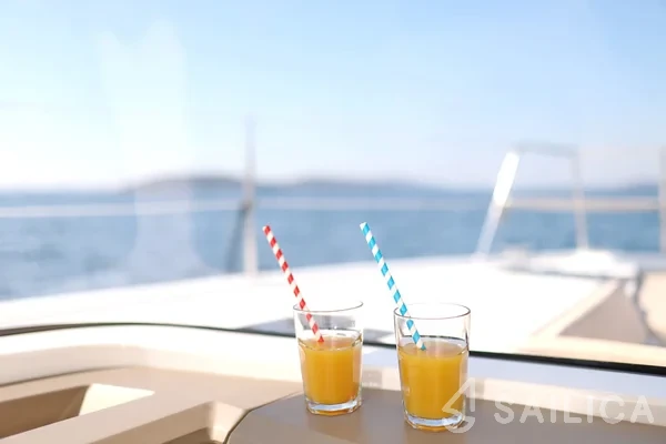 Bali 4.1 - Yacht Charter Sailica