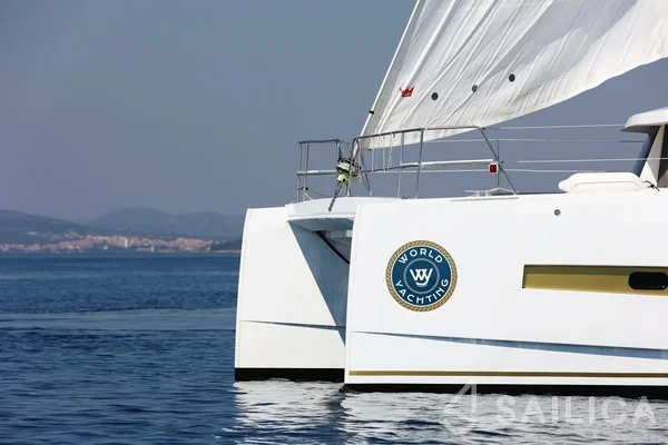 Bali 4.1 - Yacht Charter Sailica