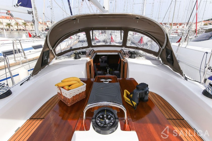 Bavaria 34 Cruiser - Yacht Charter Sailica
