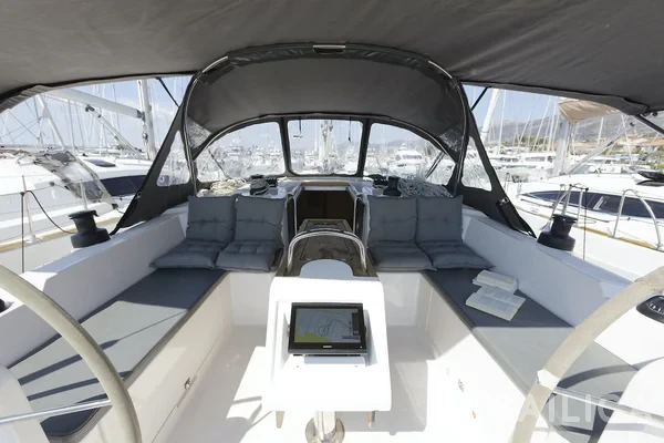 Bavaria C42 - Yacht Charter Sailica