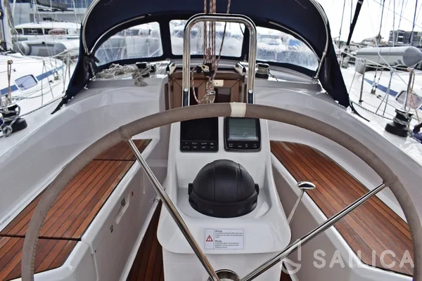 Bavaria 33 Cruiser - Yacht Charter Sailica