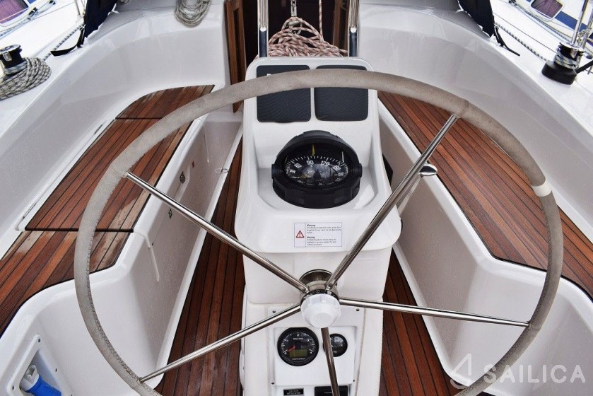 Bavaria 33 Cruiser - Yacht Charter Sailica