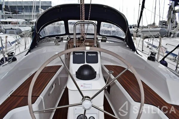 Bavaria 33 Cruiser - Yacht Charter Sailica