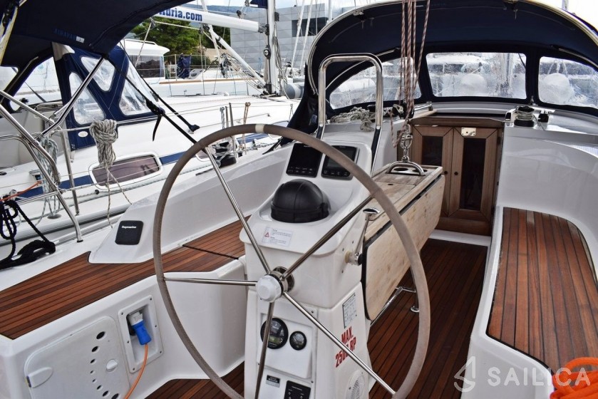 Bavaria 33 Cruiser - Yacht Charter Sailica
