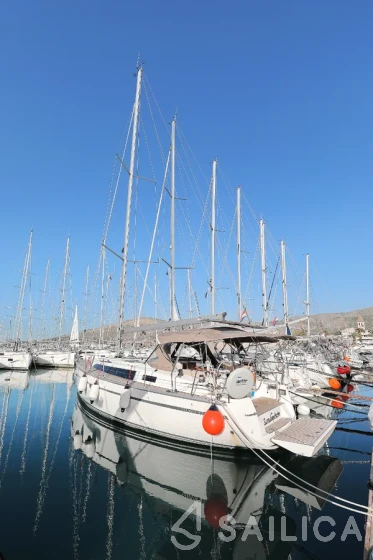 Bavaria 37 Cruiser - Yacht Charter Sailica