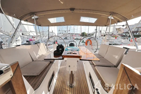 Bavaria 37 Cruiser - Yacht Charter Sailica