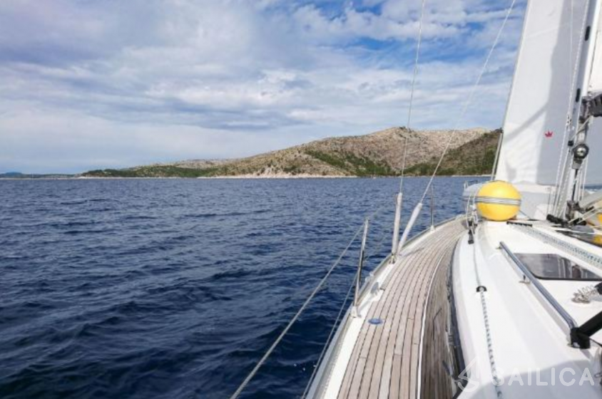 Bavaria 37 Cruiser - Yacht Charter Sailica