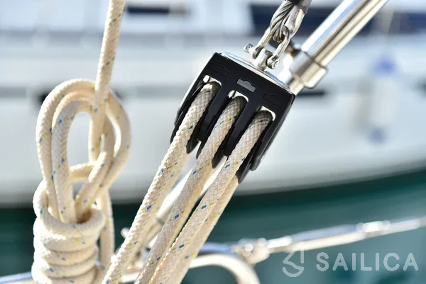Bavaria 37 Cruiser - Yacht Charter Sailica