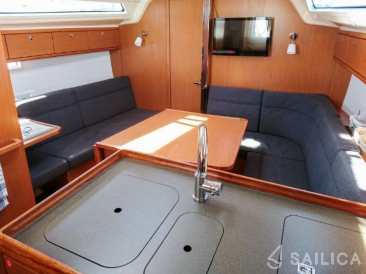 Bavaria 37 Cruiser - Yacht Charter Sailica
