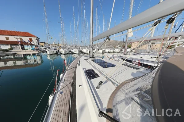 Bavaria 37 Cruiser - Yacht Charter Sailica