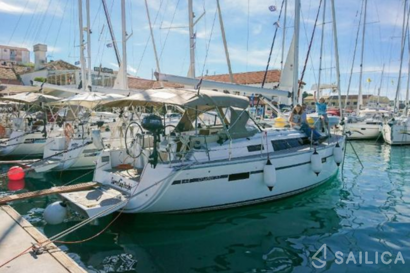 Bavaria 37 Cruiser - Yacht Charter Sailica