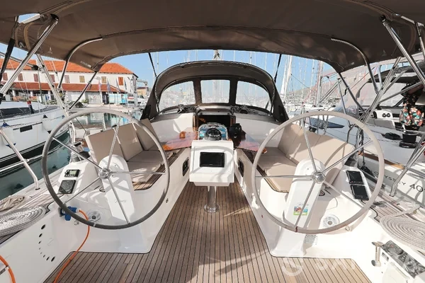 Bavaria 37 Cruiser - Yacht Charter Sailica