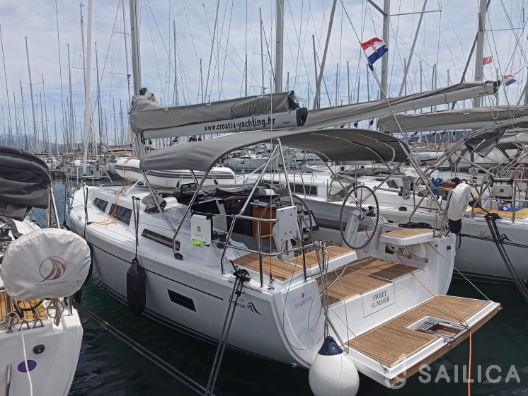 Hanse 388 - Yacht Charter Sailica