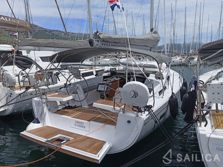 Hanse 388 - Yacht Charter Sailica