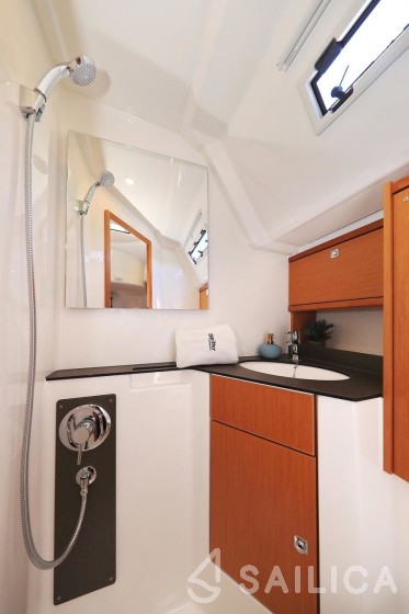 Bavaria 46 Cruiser - Yacht Charter Sailica