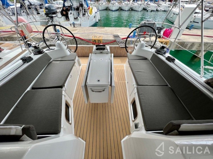 Sun Odyssey 410 - Yacht Charter Sailica