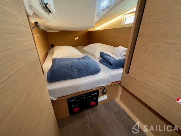 Sun Odyssey 410 - Yacht Charter Sailica
