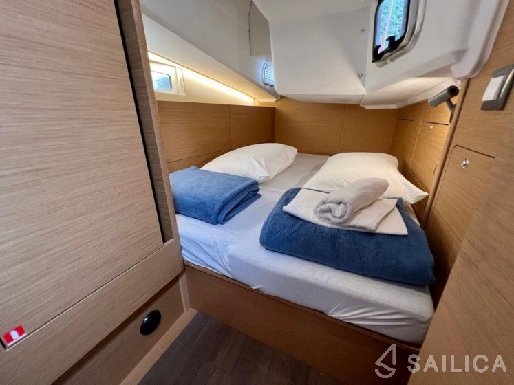 Sun Odyssey 410 - Yacht Charter Sailica