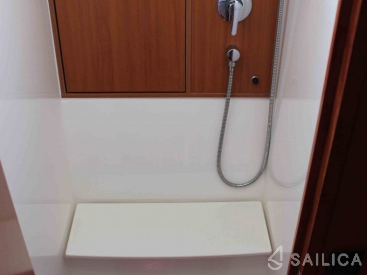 Bavaria 45 Cruiser - Yacht Charter Sailica