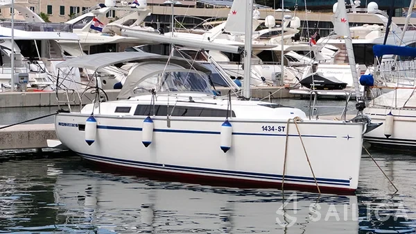 Bavaria 34 Cruiser - Yacht Charter Sailica