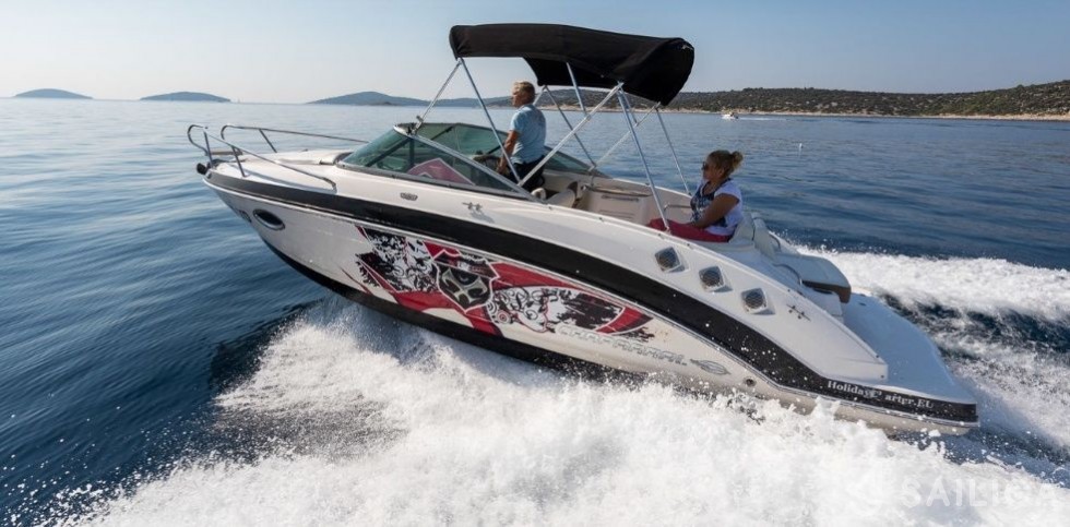 Chaparral 225 - Yacht Charter Sailica